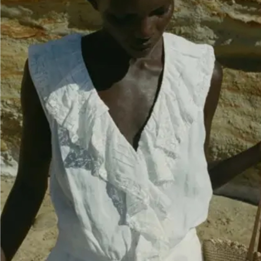 Doen White Ruffled Blouse